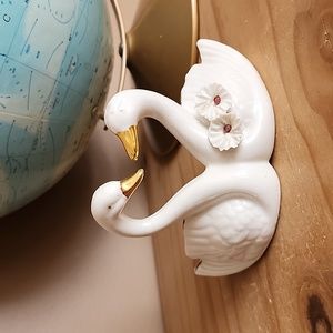 Vintage Capodimonte porcelain pair of swans  Italy